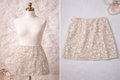 Falda Francesca’s Mini Beige con Lentejuelas y Aplicaciones Florales