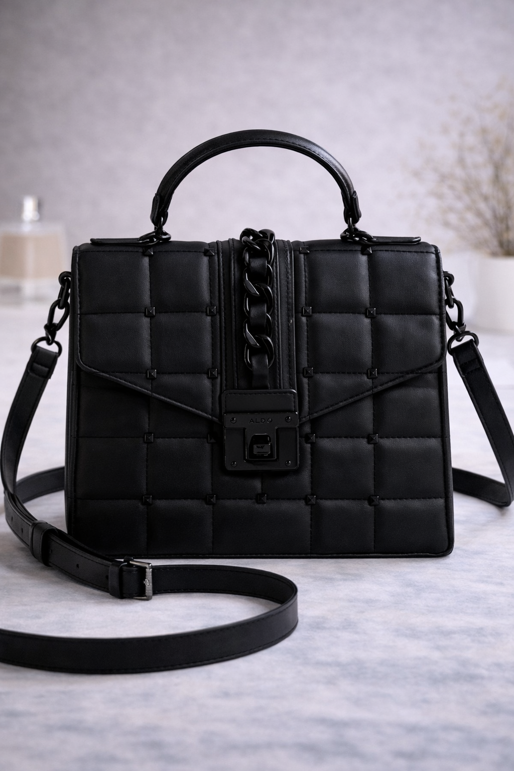 Bolsa ALDO Negra Acolchada Elegante con Cadena y Herrajes Negros