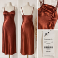 Francesca’s Vestido Satinado Color Cobre Elegante con Tirantes